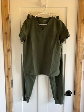 Mandala Women's Olive Green V-Neck Scrub Top & Jogger Pants